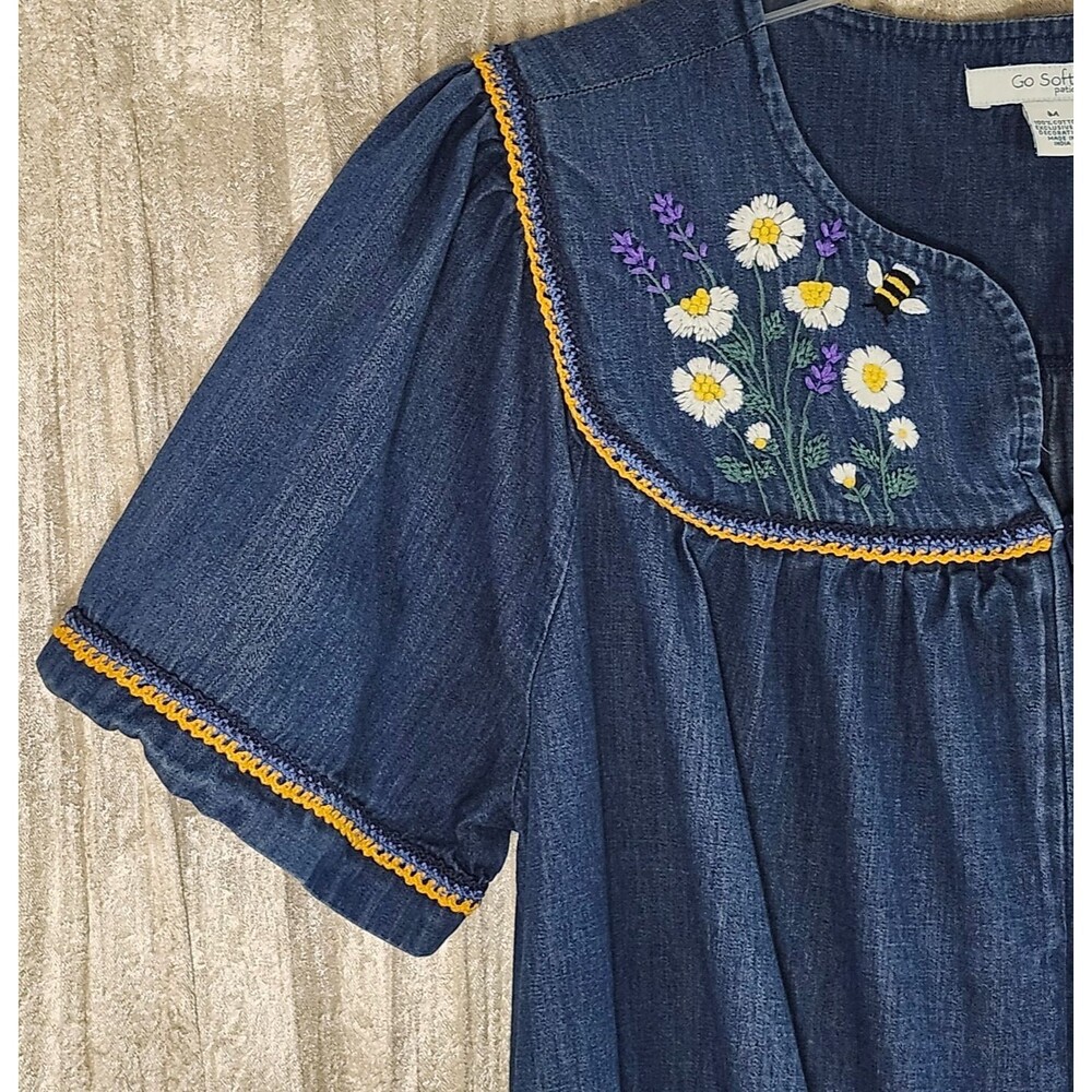 Go Softly Denim Patio Dress Mumu Kaftan Full Zip Embroidered Daisy Bee Blue - M - Picture 3 of 8